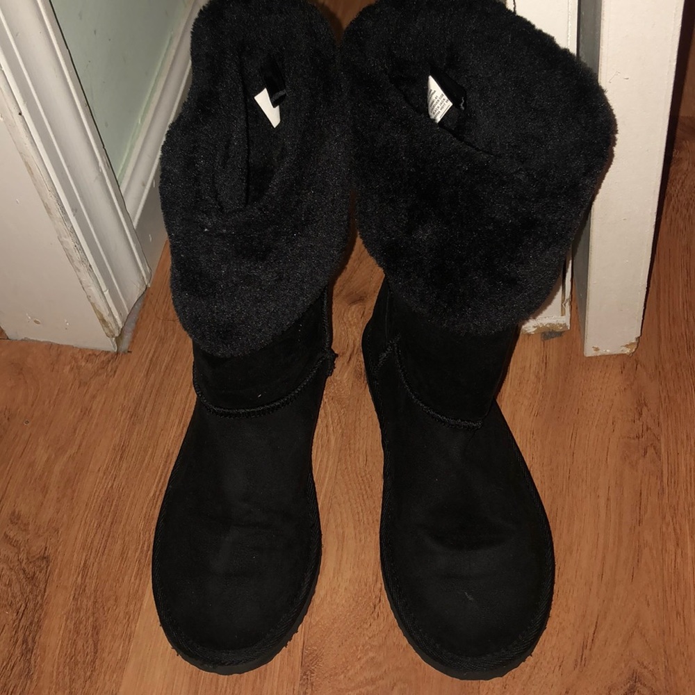 Very warm and comfortable black boots